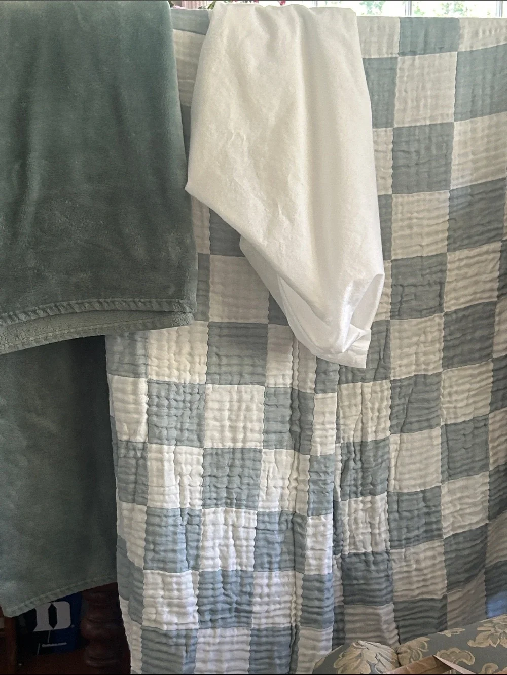 Check Cotton Quilt in Light Teal Blue + White Size Queen NEW WITH TAGS 80x90